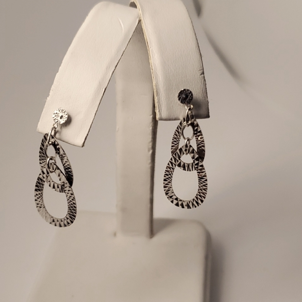 14k White Gold Diamond cut dangle earrings